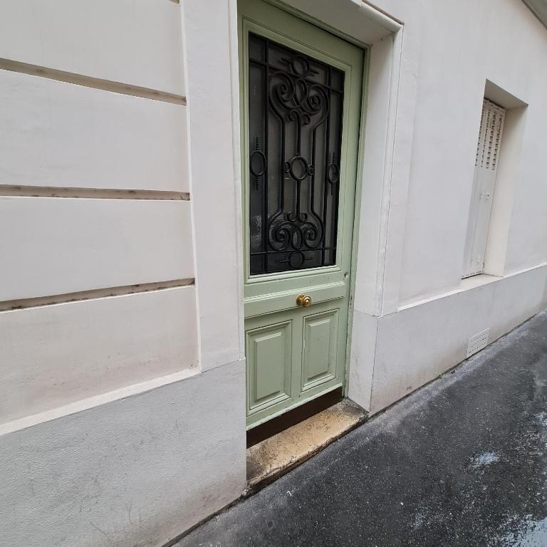 Quiet apartment, lively area,next to Eiffel Tower. - Appartement - Rez-de-Chaussée - 10