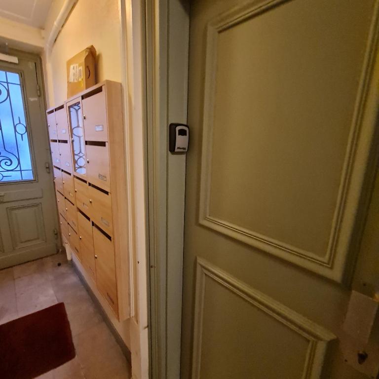 Quiet apartment, lively area,next to Eiffel Tower. - Appartement - Rez-de-Chaussée - 11