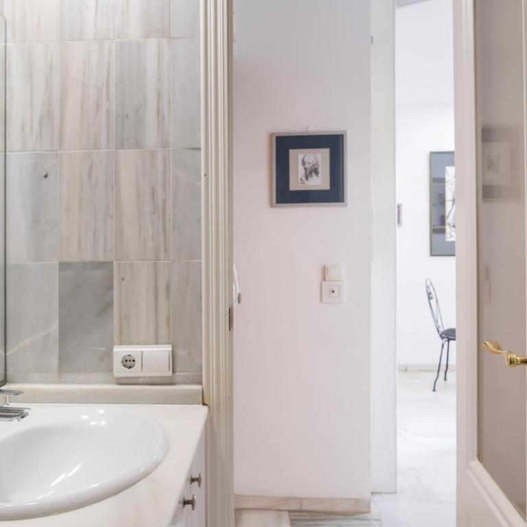 Serrano Park - One-Bedroom Apartment - 7