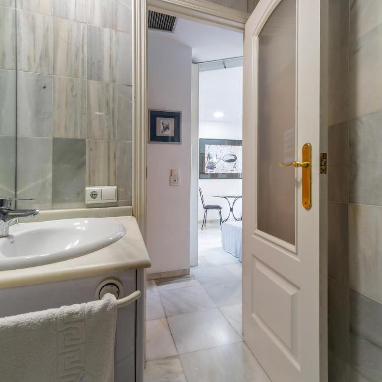 Serrano Park - One-Bedroom Apartment - 22