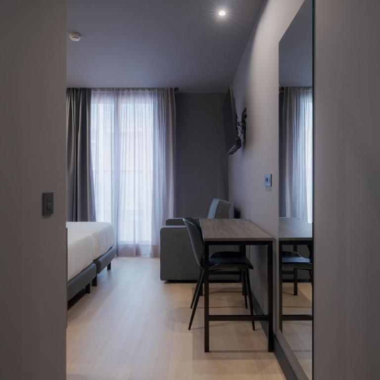 Hotel LIVVO La Escarlata - Habitación familiar con balcón francés - 2
