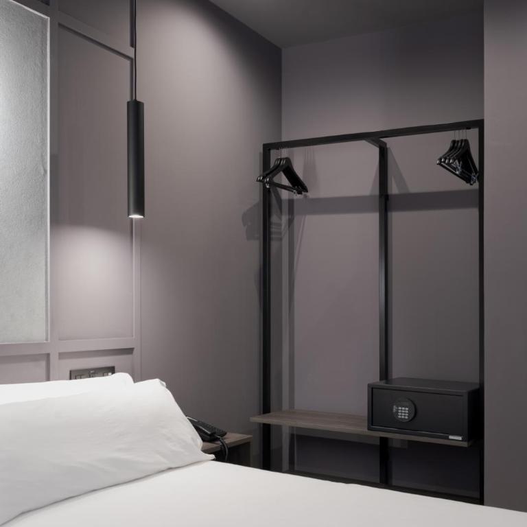 Hotel LIVVO La Escarlata - Habitación Doble con balcón francés - 1 cama doble - 4