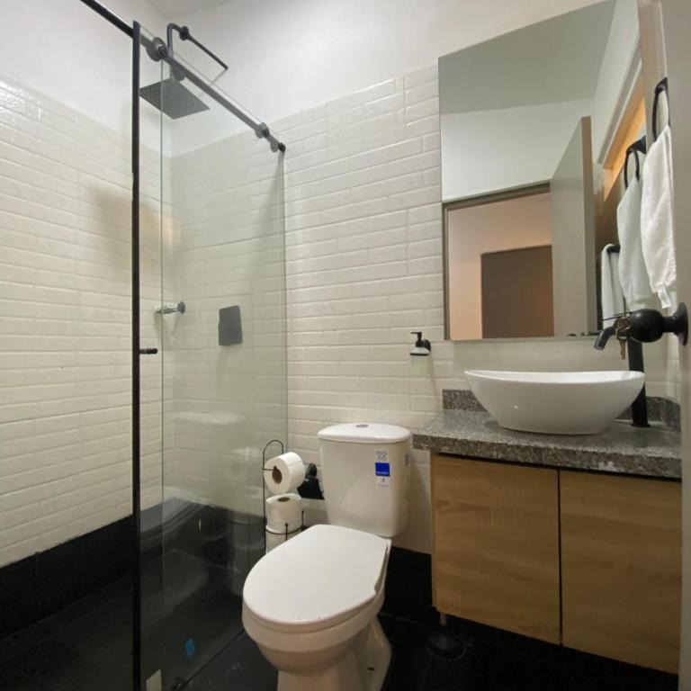 313Apartaestudio del cedro - Habitación Doble con baño privado - 6