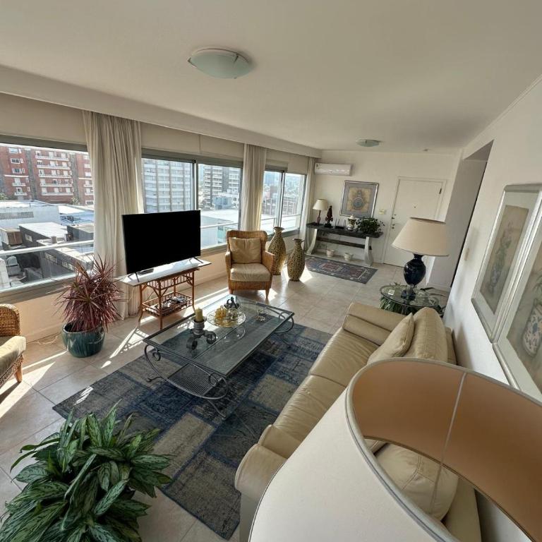 Punta del Este Santos Dumont apto 612 Centrico y a un paso de la playa - Apartamento de 2 dormitorios con vistas a la ciudad - 1