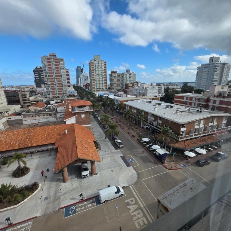 Punta del Este Santos Dumont apto 612 Centrico y a un paso de la playa - Apartamento de 2 dormitorios con vistas a la ciudad - 9