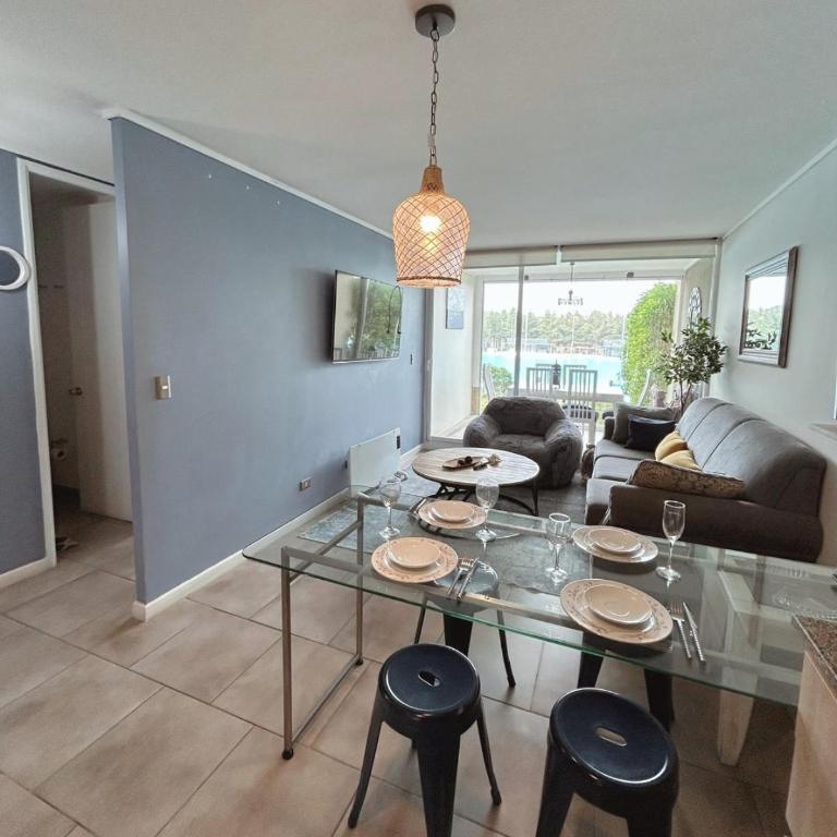 Depto Frente a Laguna y Patio Privado - Two-Bedroom Apartment - 4