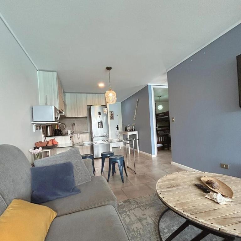 Depto Frente a Laguna y Patio Privado - Two-Bedroom Apartment - 8