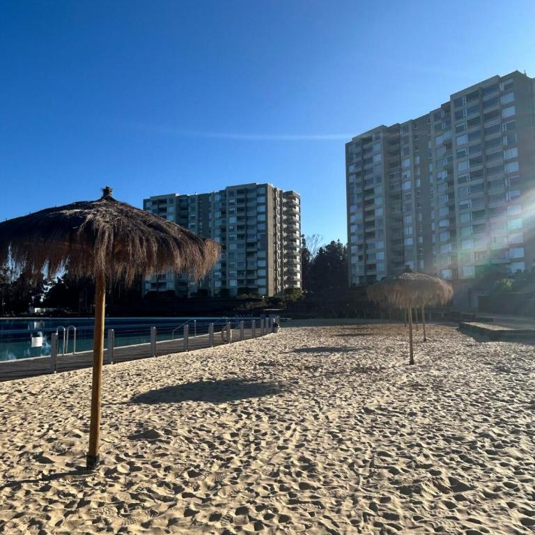 Depto Frente a Laguna y Patio Privado - Two-Bedroom Apartment - 11