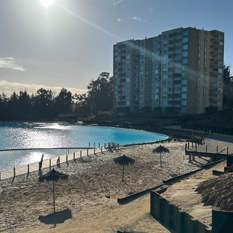 Depto Frente a Laguna y Patio Privado - Two-Bedroom Apartment - 18