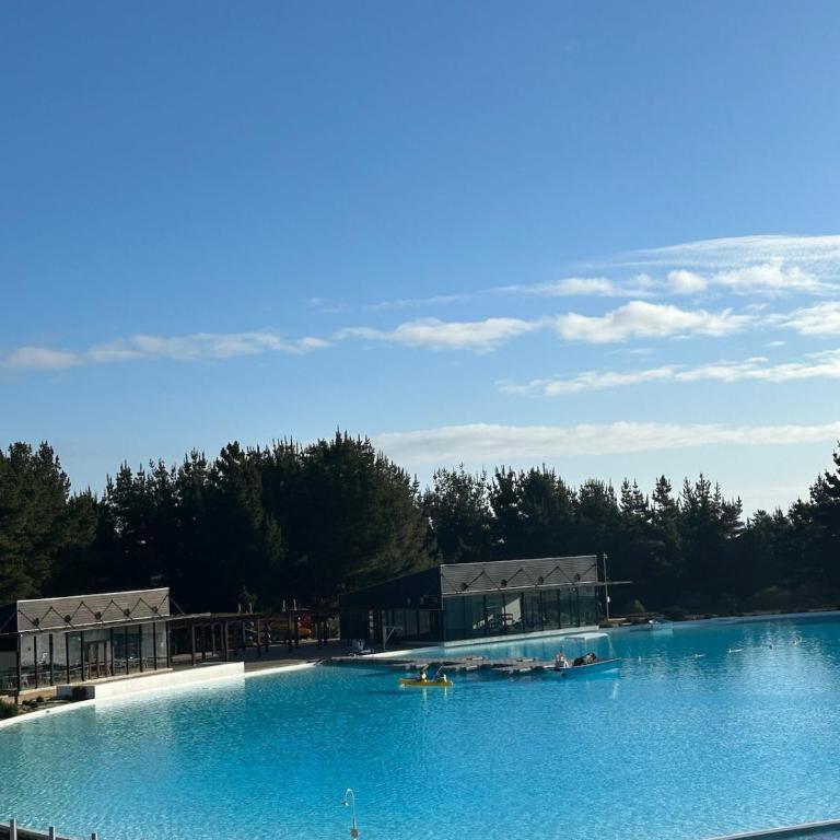 Depto Frente a Laguna y Patio Privado - Two-Bedroom Apartment - 26
