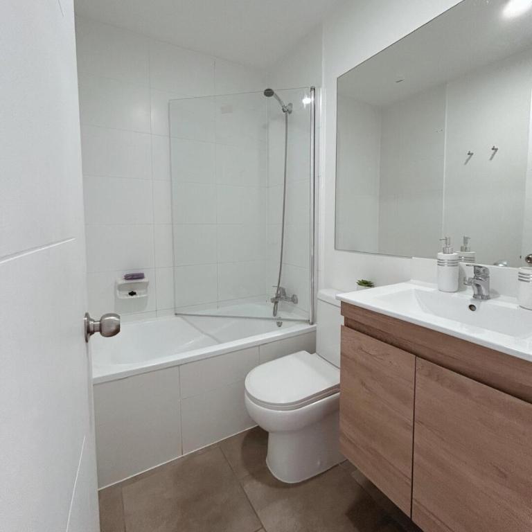 Depto Frente a Laguna y Patio Privado - Two-Bedroom Apartment - 28