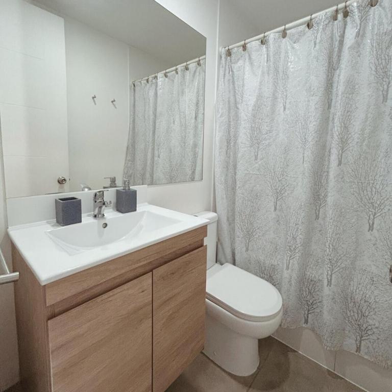 Depto Frente a Laguna y Patio Privado - Two-Bedroom Apartment - 32