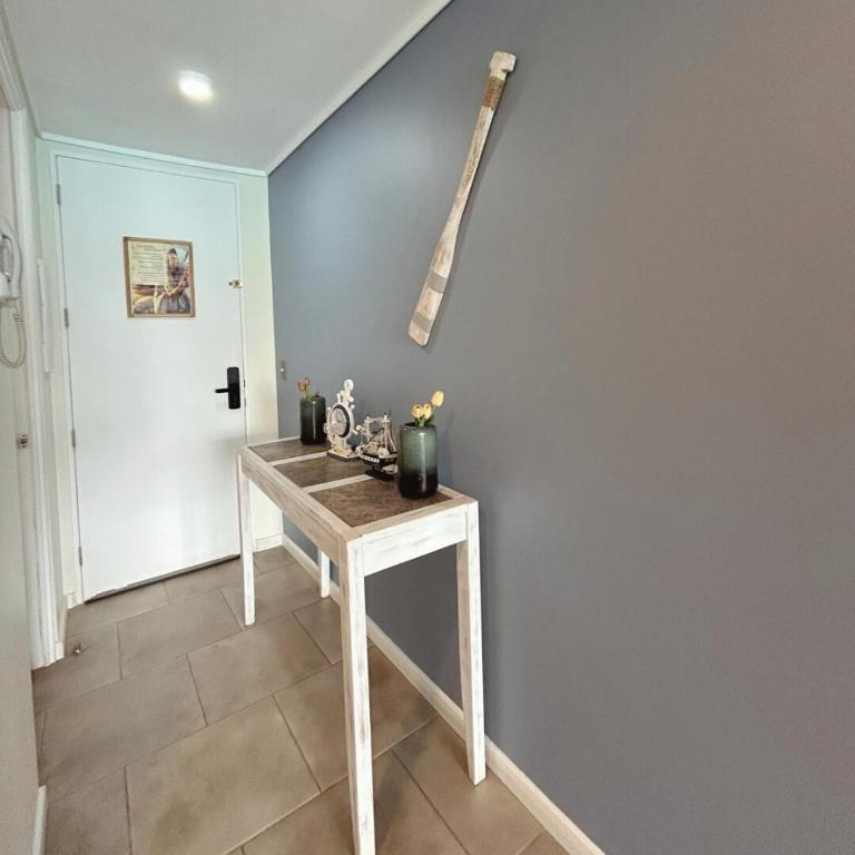 Depto Frente a Laguna y Patio Privado - Two-Bedroom Apartment - 38