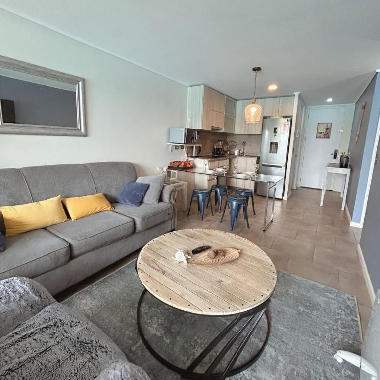 Depto Frente a Laguna y Patio Privado - Two-Bedroom Apartment - 47