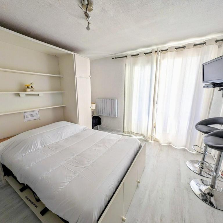 CAP Studio Vue Port Pools Tennis Loggia WiFi Clim - Appartement 2 Chambres - 8