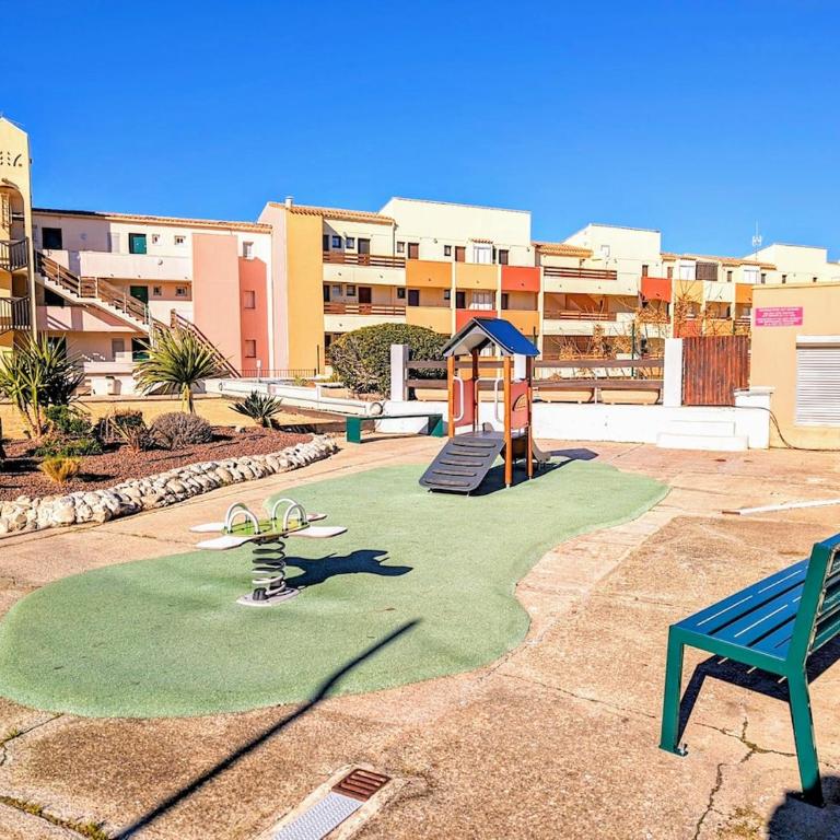 CAP Studio Vue Port Pools Tennis Loggia WiFi Clim - Appartement 2 Chambres - 11