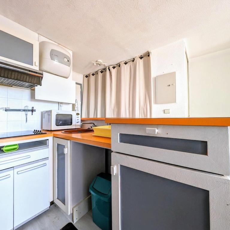 CAP Studio Vue Port Pools Tennis Loggia WiFi Clim - Appartement 2 Chambres - 14