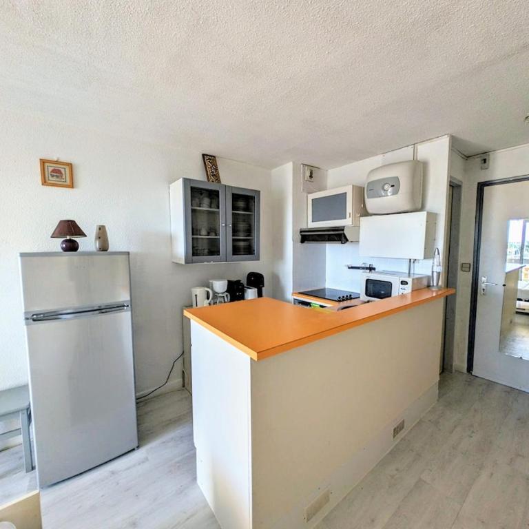 CAP Studio Vue Port Pools Tennis Loggia WiFi Clim - Appartement 2 Chambres - 33