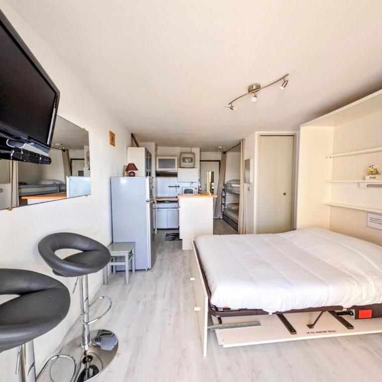 CAP Studio Vue Port Pools Tennis Loggia WiFi Clim - Appartement 2 Chambres - 39