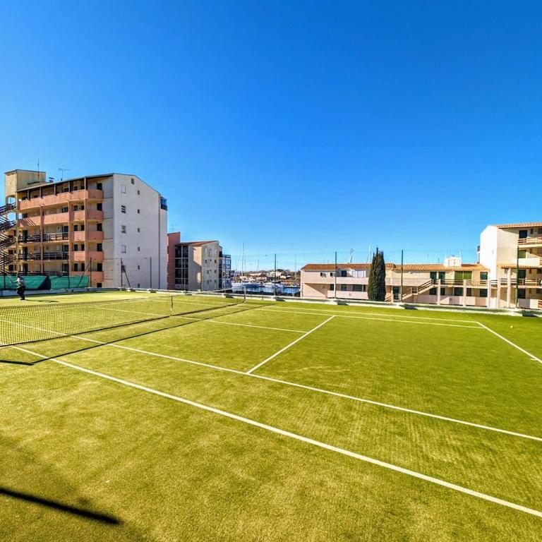 CAP Studio Vue Port Pools Tennis Loggia WiFi Clim - Appartement 2 Chambres - 53