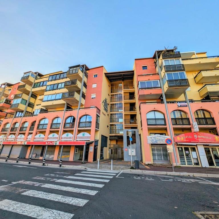 CAP Studio Vue Port Pools Tennis Loggia WiFi Clim - Appartement 2 Chambres - 56