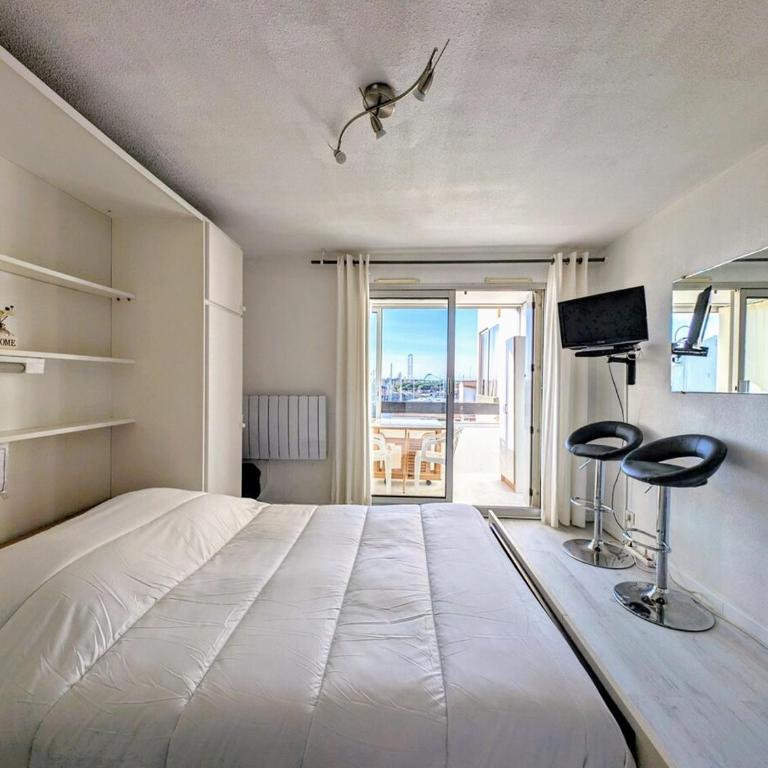 CAP Studio Vue Port Pools Tennis Loggia WiFi Clim - Appartement 2 Chambres - 63
