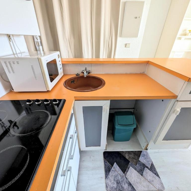CAP Studio Vue Port Pools Tennis Loggia WiFi Clim - Appartement 2 Chambres - 75
