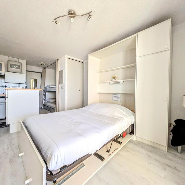 CAP Studio Vue Port Pools Tennis Loggia WiFi Clim - Appartement 2 Chambres - 83