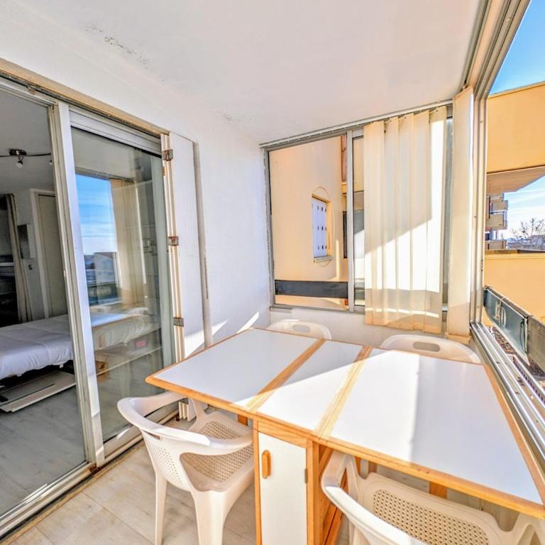 CAP Studio Vue Port Pools Tennis Loggia WiFi Clim - Appartement 2 Chambres - 84
