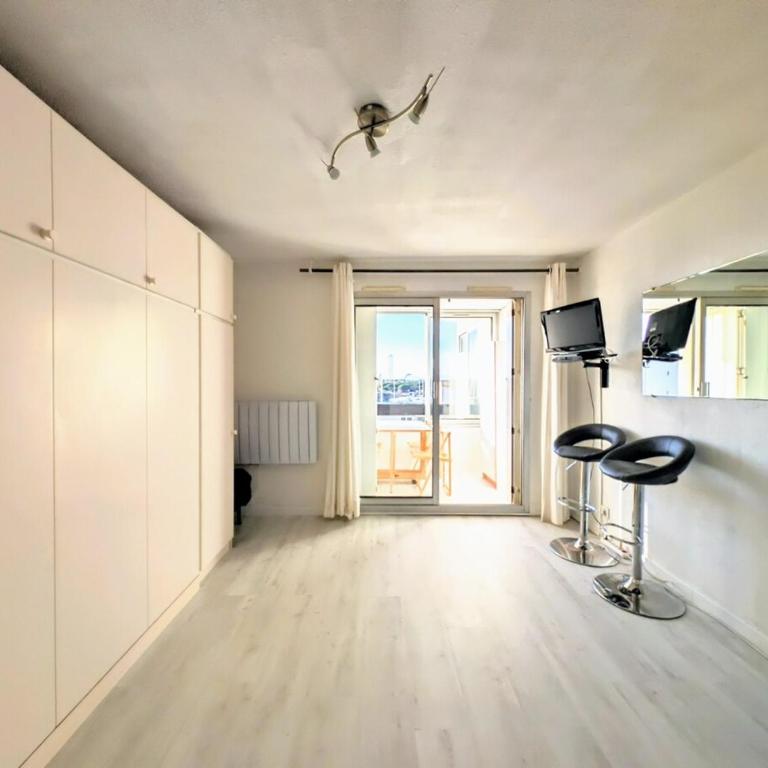 CAP Studio Vue Port Pools Tennis Loggia WiFi Clim - Appartement 2 Chambres - 89