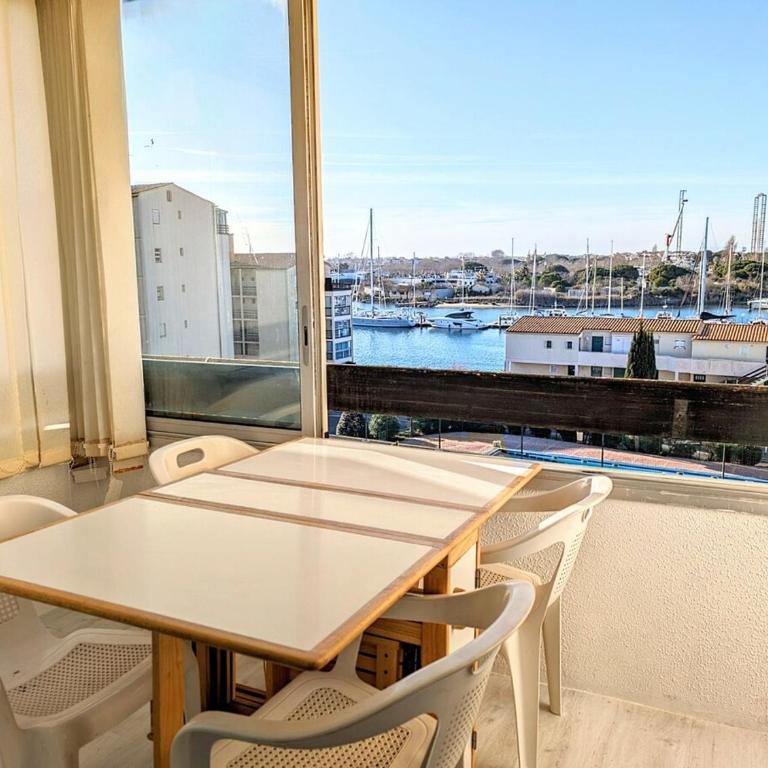 CAP Studio Vue Port Pools Tennis Loggia WiFi Clim - Appartement 2 Chambres - 91