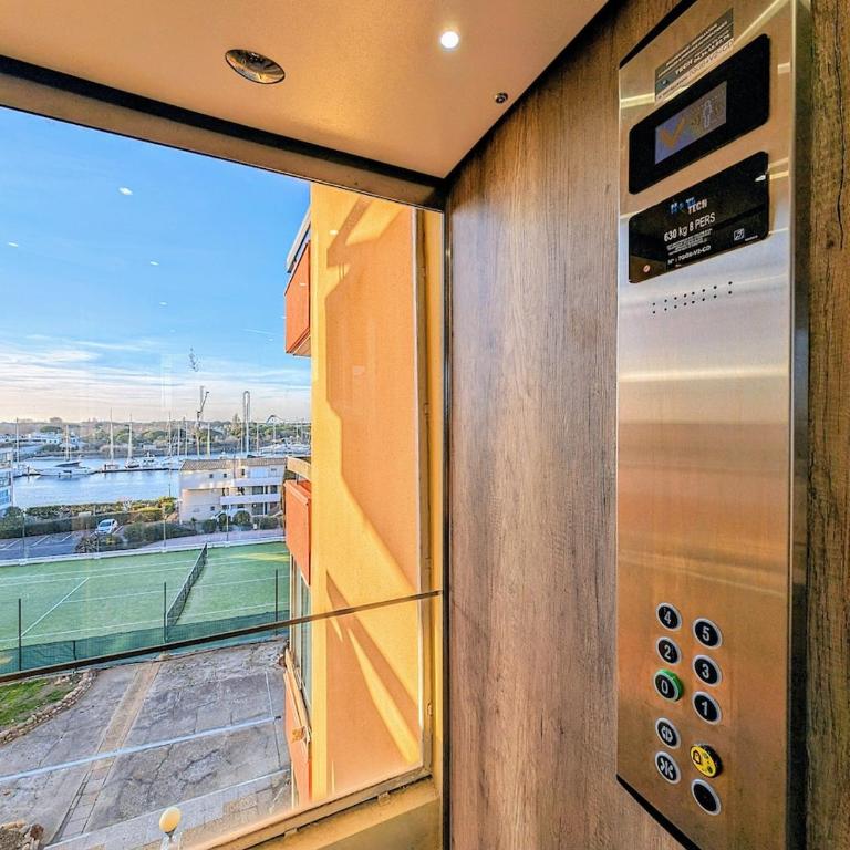 CAP Studio Vue Port Pools Tennis Loggia WiFi Clim - Appartement 2 Chambres - 98