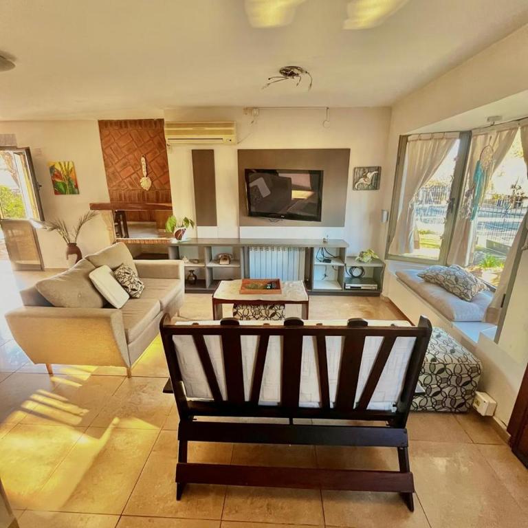 Espectacular House, Jardín, Pileta, Cochera - Casa de 3 dormitorios - 1