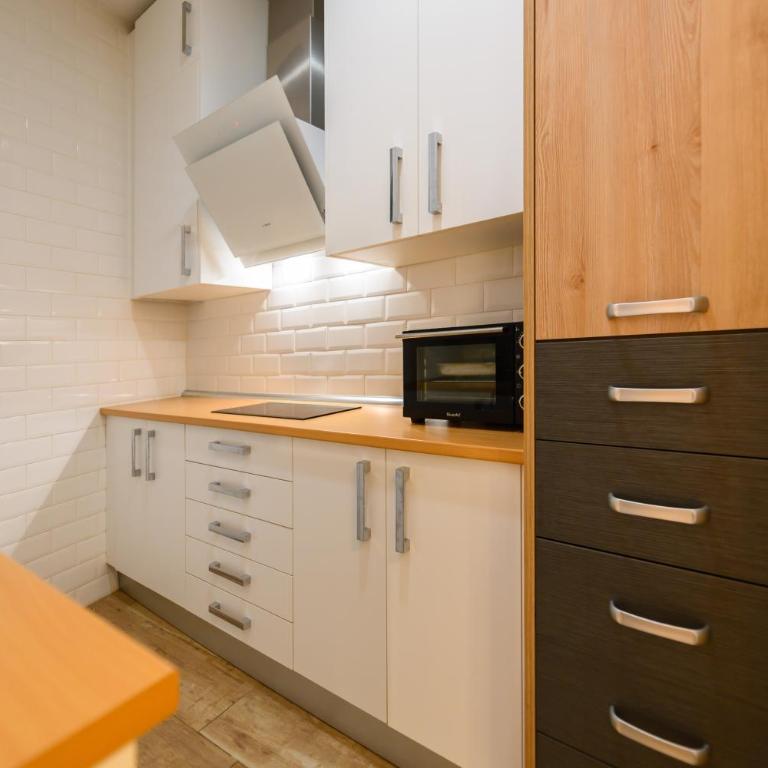 For You Rentals Encantadora vivienda TEMPORAL a pocos minutos del metro Lavapies ZUR3324 - Studio with Sofa Bed - 7