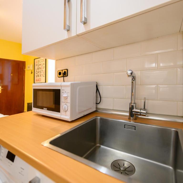For You Rentals Encantadora vivienda TEMPORAL a pocos minutos del metro Lavapies ZUR3324 - Studio with Sofa Bed - 6