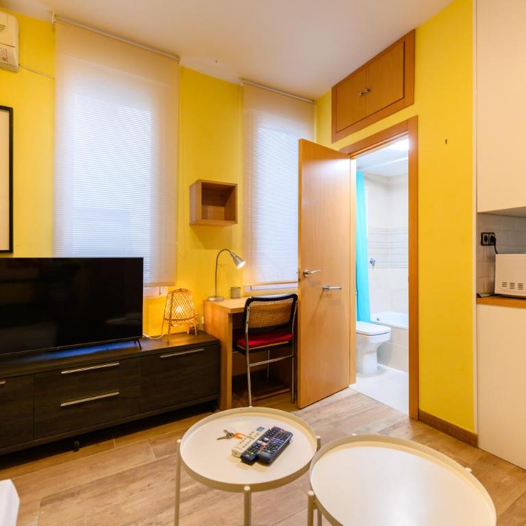 For You Rentals Encantadora vivienda TEMPORAL a pocos minutos del metro Lavapies ZUR3324 - Studio with Sofa Bed - 15