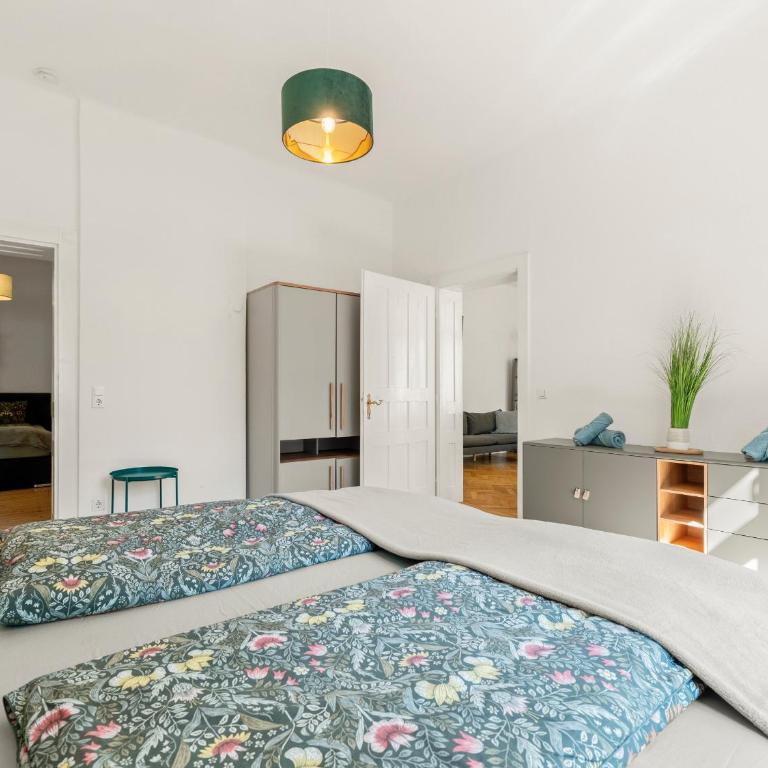 Großzügige Wohnung im Villenviertel 2 Schlafzimmer und Loggia - Apartment mit 2 Schlafzimmern - 28