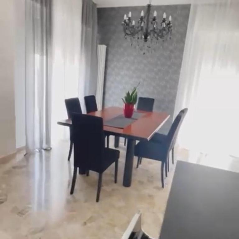 Elegant & Spacious - 30 min from Venice - King beds! - Three-Bedroom Apartment - 11