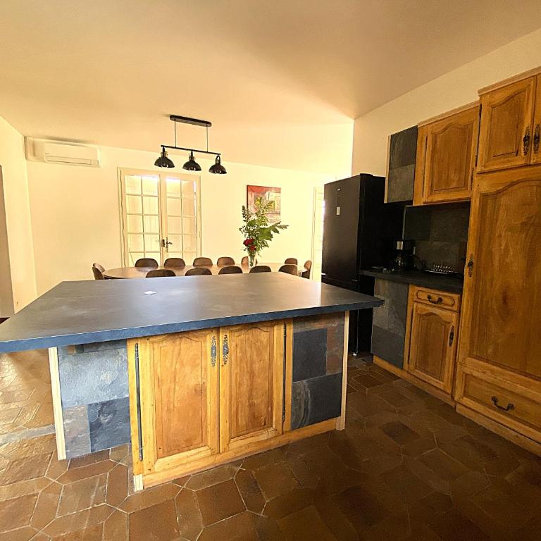 Les Mourguettes maison familiale avec piscine et garage sur 2000 m2 de terrain en campagne - Maison 7 Chambres - 18