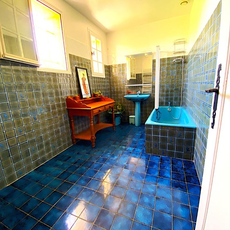 Les Mourguettes maison familiale avec piscine et garage sur 2000 m2 de terrain en campagne - Maison 7 Chambres - 38