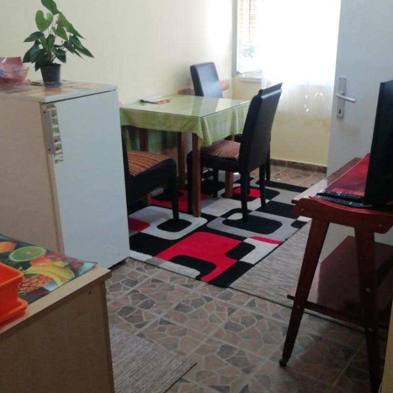 Retro Apartment near to city center Herceg Novi - One-Bedroom Apartment - 4