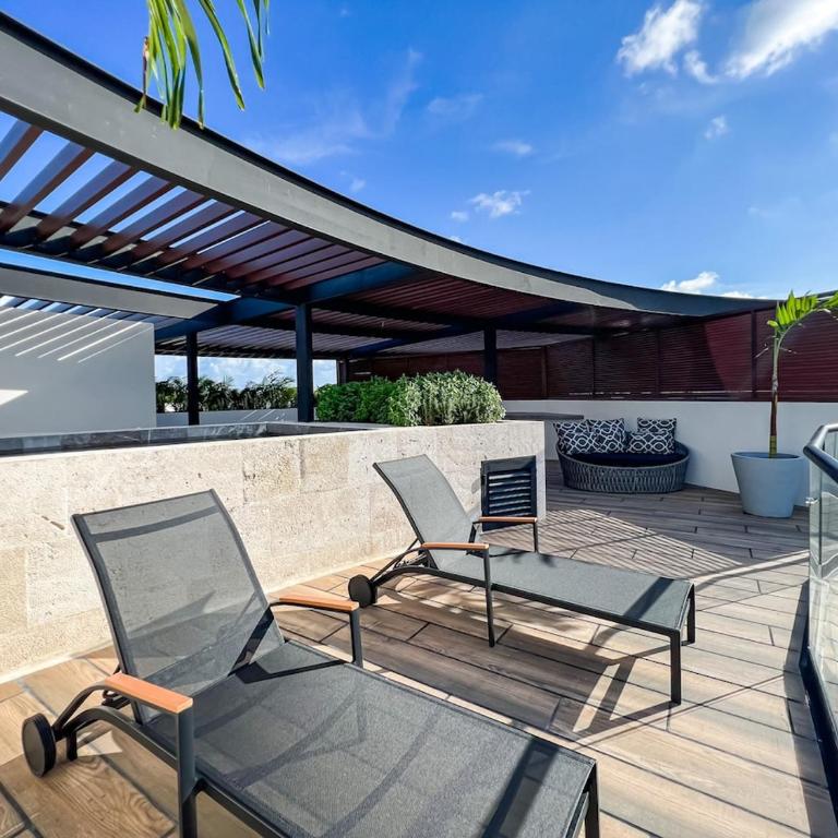 Luxury Penthouse Panoramic Views & Pool - Three-Bedroom Premium Apartment with Resort View - 3