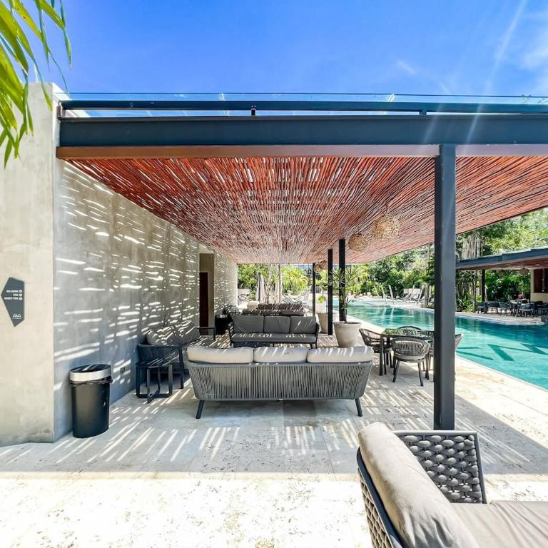 Luxury Penthouse Panoramic Views & Pool - Three-Bedroom Premium Apartment with Resort View - 24