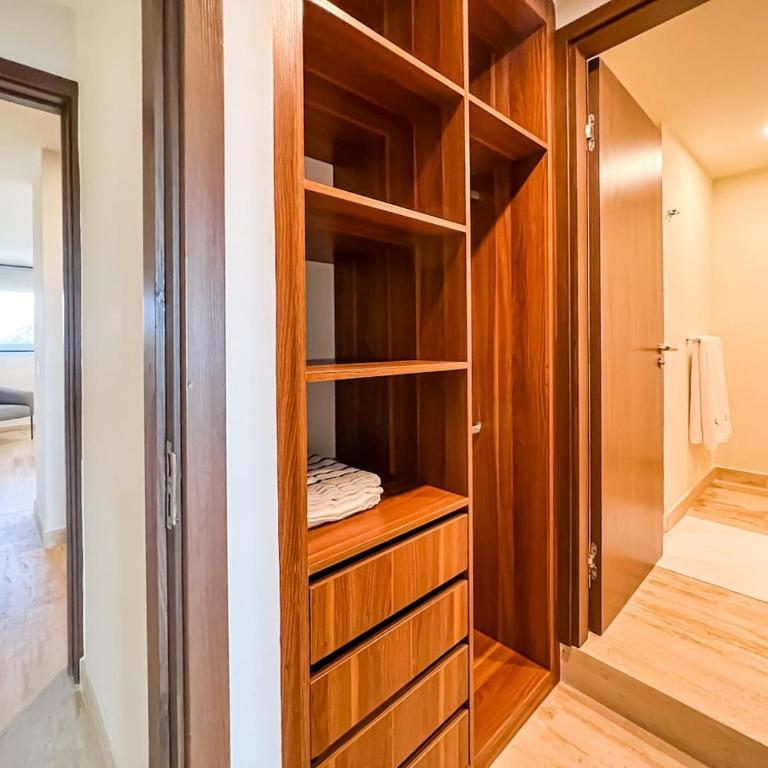 Luxury Penthouse Panoramic Views & Pool - Three-Bedroom Premium Apartment with Resort View - 28