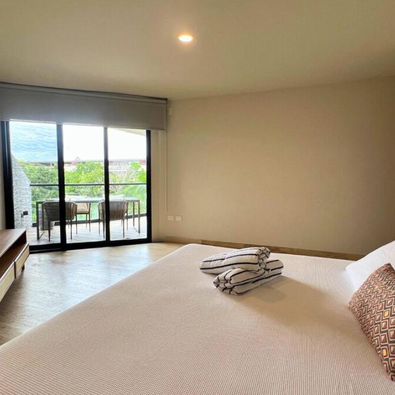Luxury Penthouse Panoramic Views & Pool - Three-Bedroom Premium Apartment with Resort View - 29