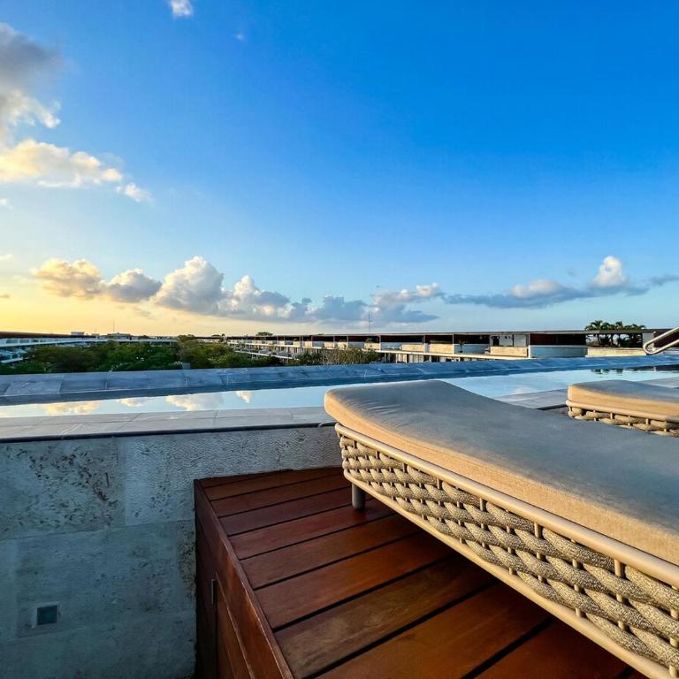 Luxury Penthouse Panoramic Views & Pool - Three-Bedroom Premium Apartment with Resort View - 65