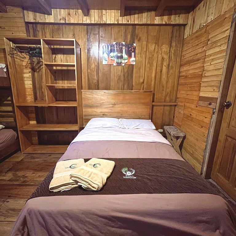 Eden Treehouse - Family Room with Garden View - 5