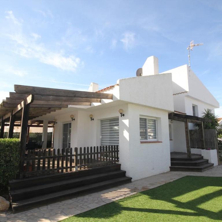 Beachside villa, kids and dog welcome, pool , garden fun and spacious terrace - Casa de 6 dormitorios - 3