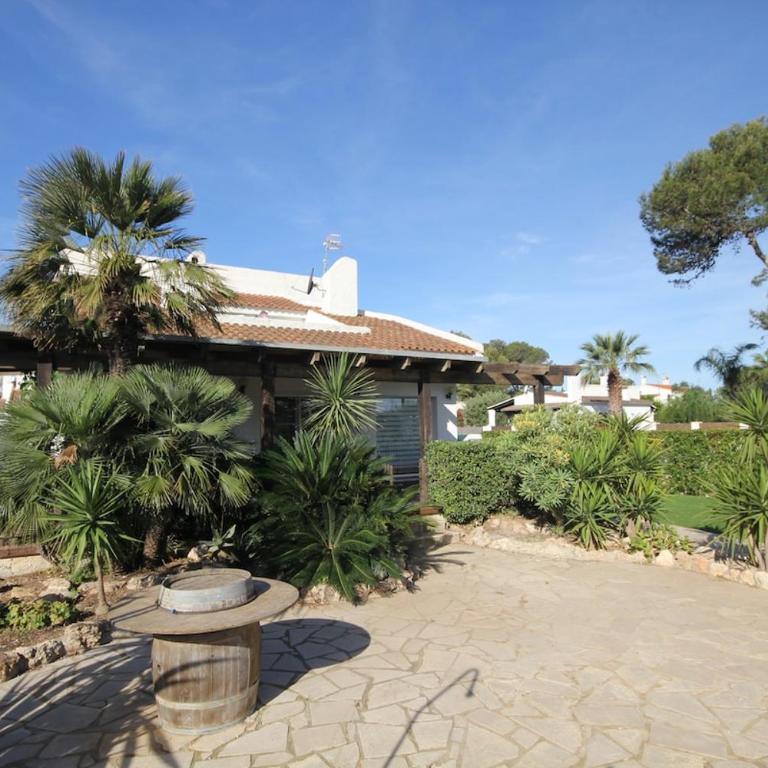 Beachside villa, kids and dog welcome, pool , garden fun and spacious terrace - Casa de 6 dormitorios - 24