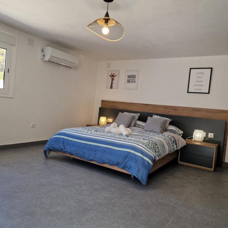 Beachside villa, kids and dog welcome, pool , garden fun and spacious terrace - Casa de 6 dormitorios - 26
